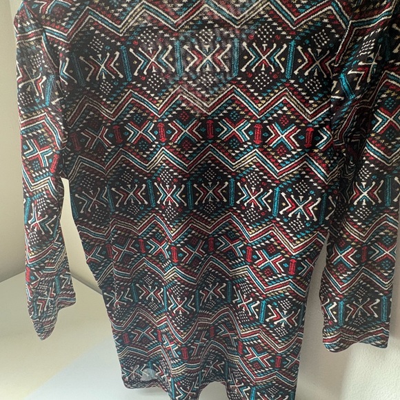 Geometric Patterned Woman’s Top - Picture 5 of 7